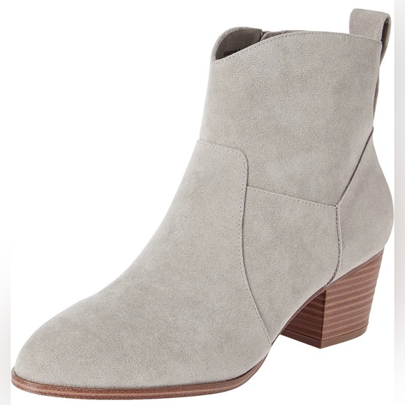 Amazon Essentials gray booties, size 7.5 - worn once! Western suede - Picture 2 of 6